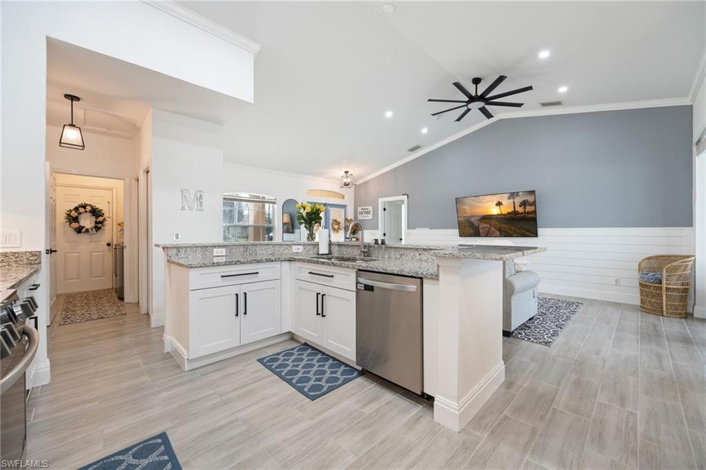 VALENCIA LAKES - Residential