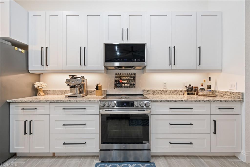 VALENCIA LAKES - Residential