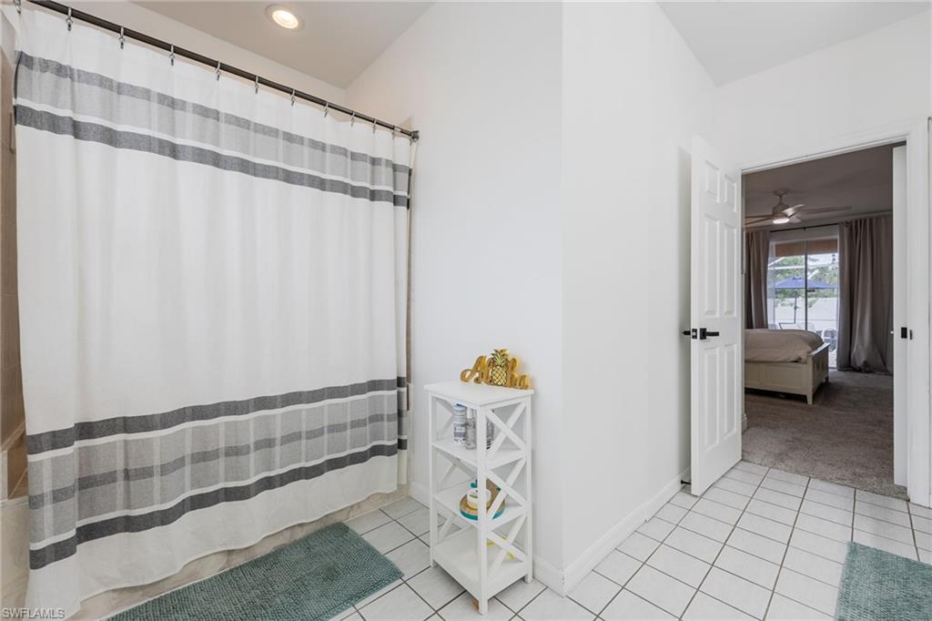 VALENCIA LAKES - Residential