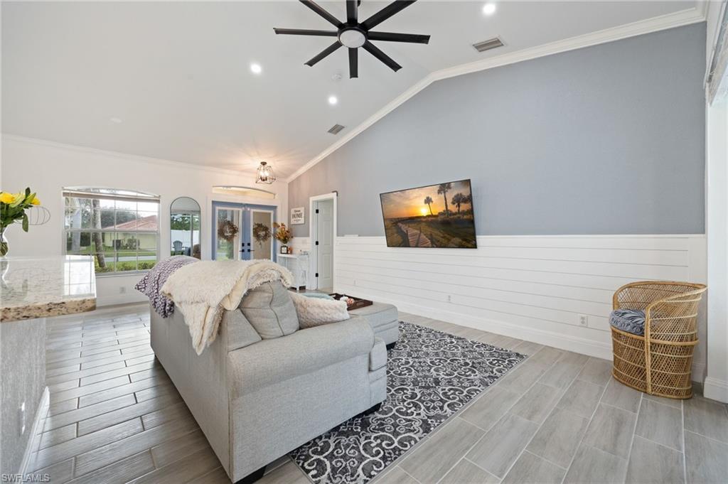 VALENCIA LAKES - Residential