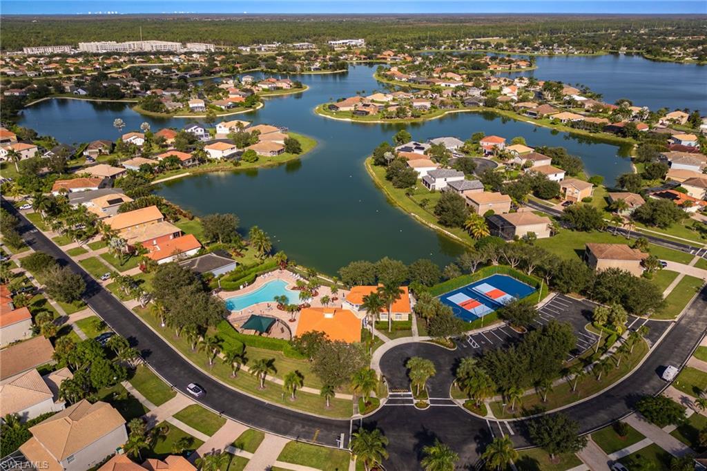 VALENCIA LAKES - Residential