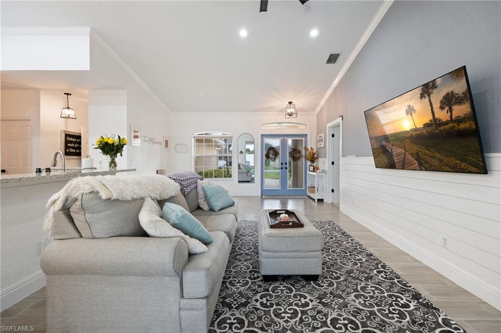 VALENCIA LAKES - Residential