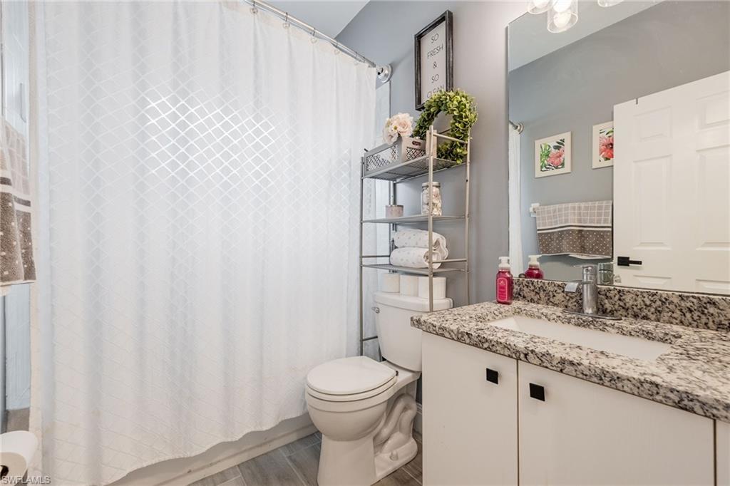 VALENCIA LAKES - Residential