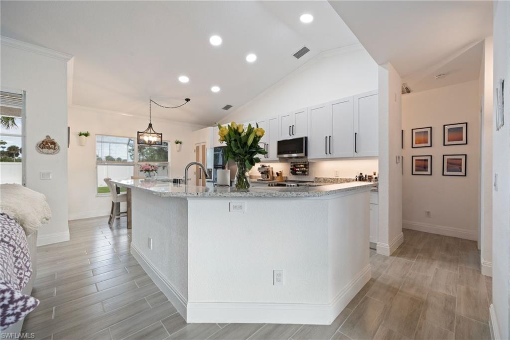 VALENCIA LAKES - Residential