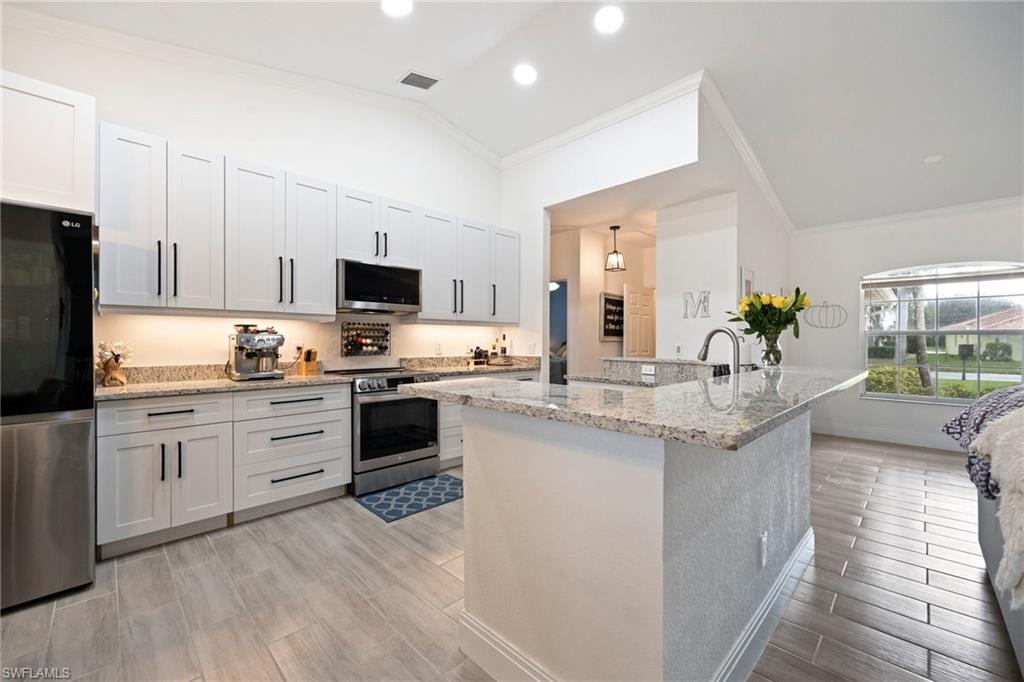 VALENCIA LAKES - Residential