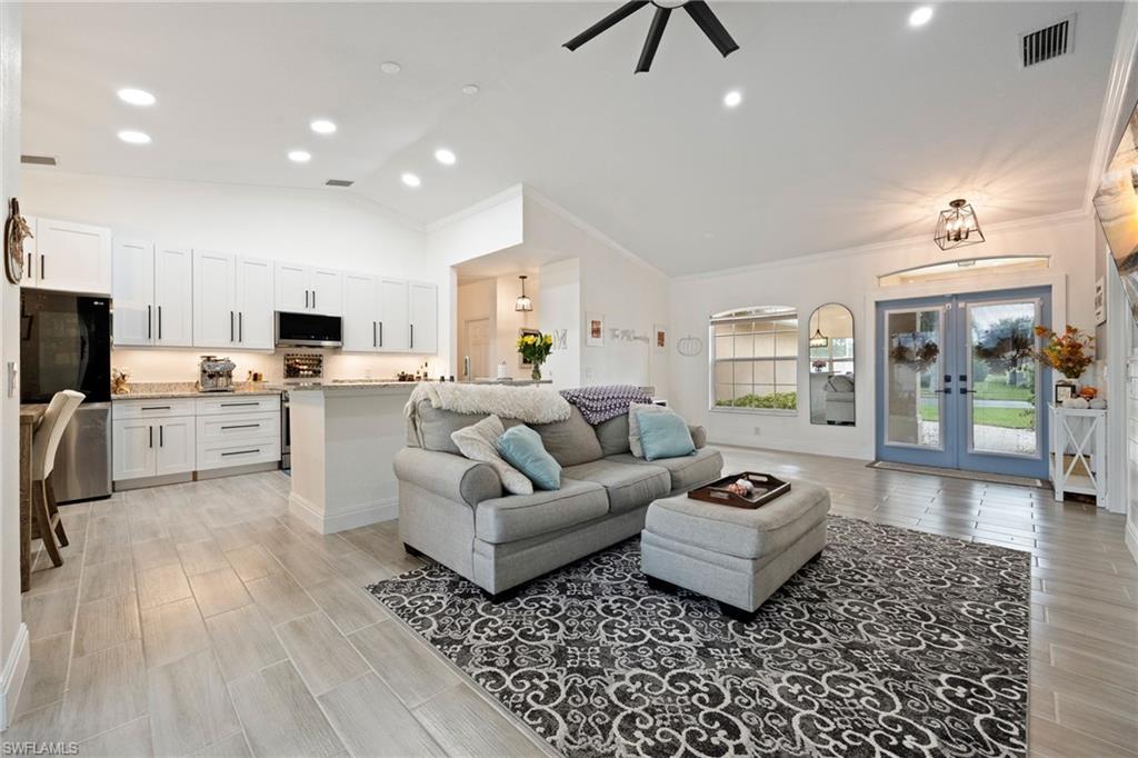 VALENCIA LAKES - Residential