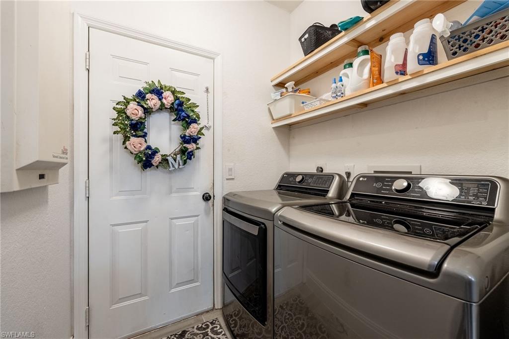 VALENCIA LAKES - Residential