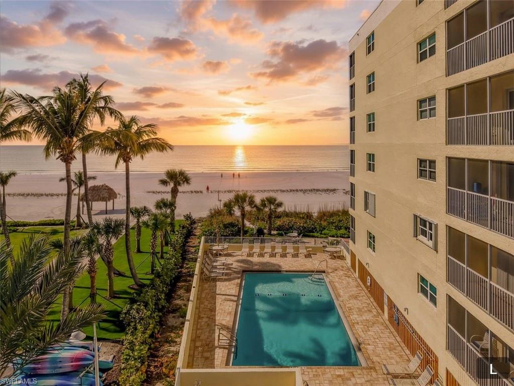 PINK SHELL VACATION VILLAS - Residential