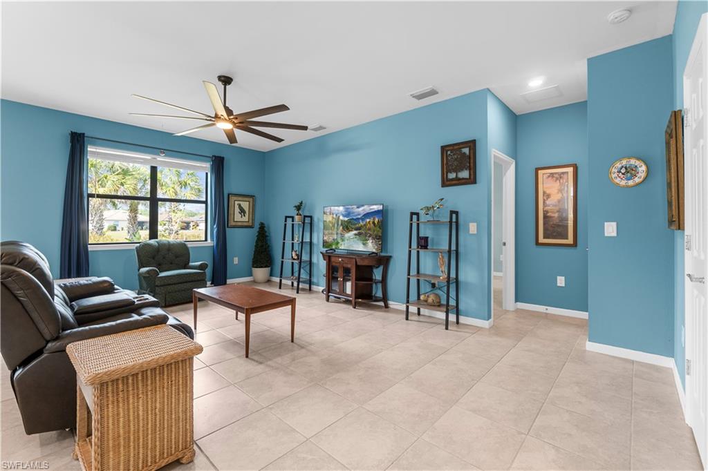 HAMPTON LAKES - Residential