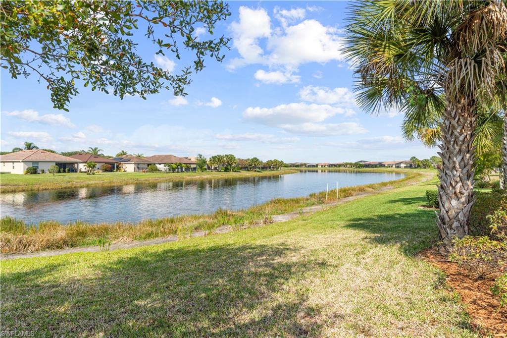 HAMPTON LAKES - Residential