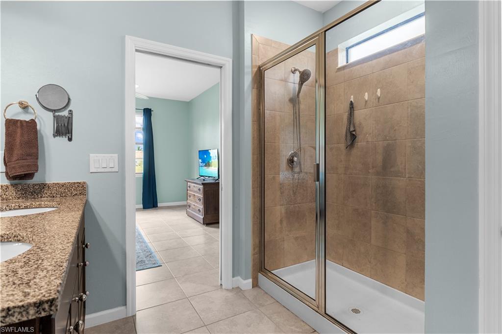 HAMPTON LAKES - Residential