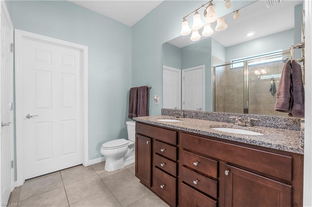 HAMPTON LAKES - Residential