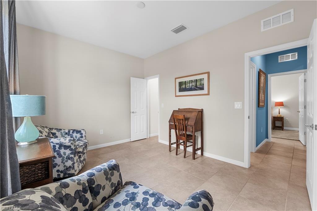 HAMPTON LAKES - Residential