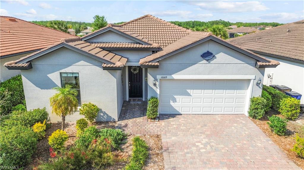 HAMPTON LAKES - Residential