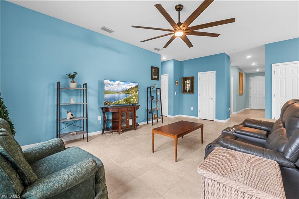 HAMPTON LAKES - Residential