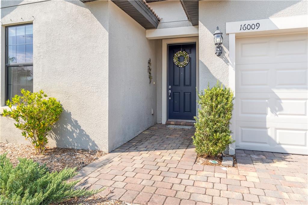 HAMPTON LAKES - Residential