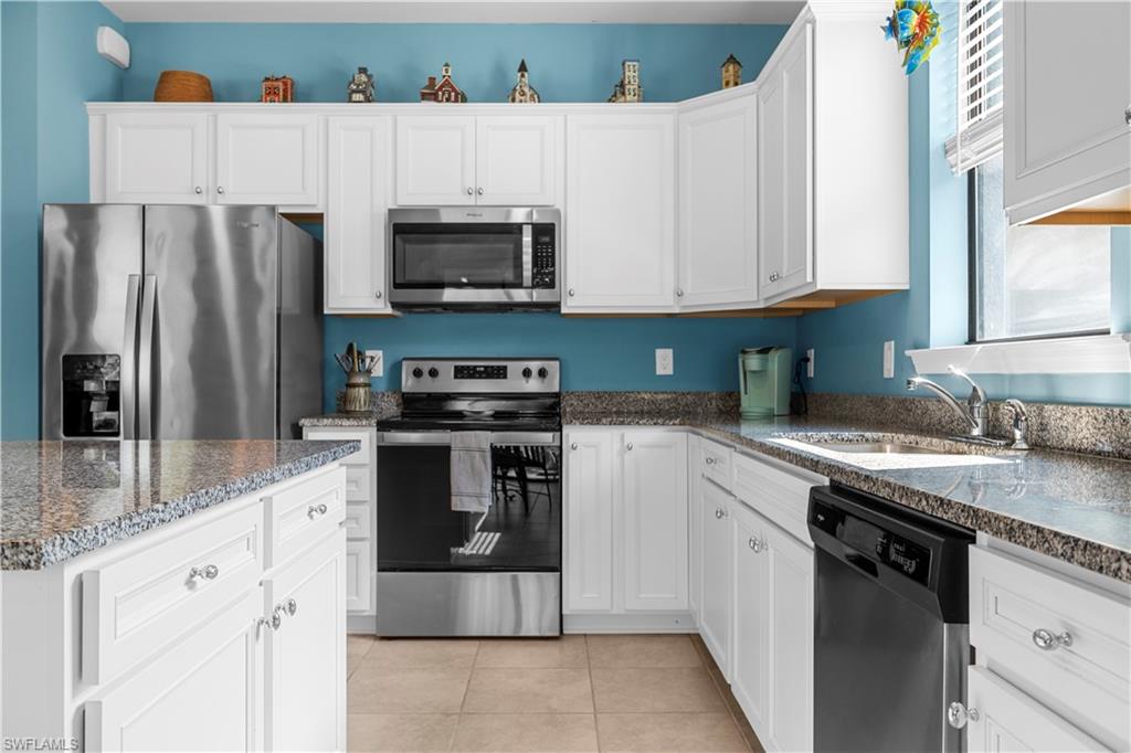 HAMPTON LAKES - Residential