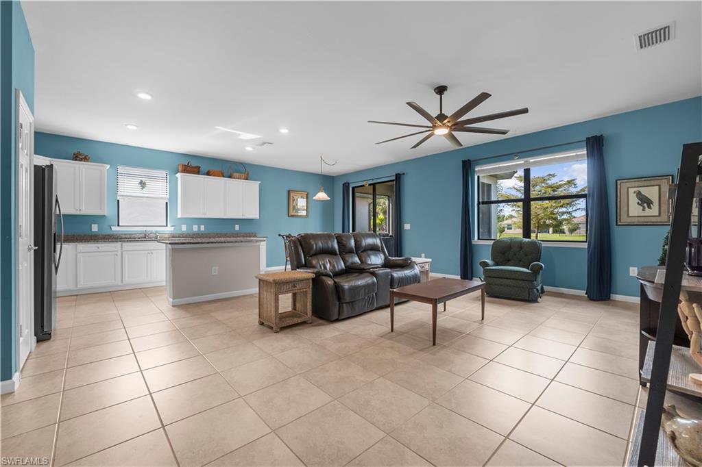 HAMPTON LAKES - Residential