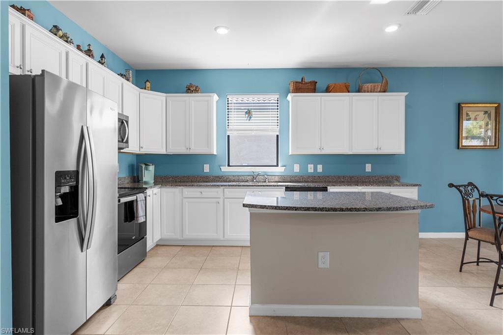 HAMPTON LAKES - Residential