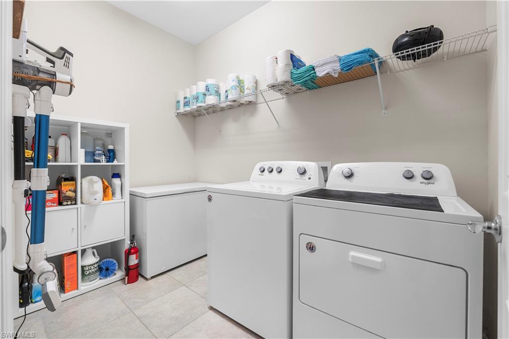 HAMPTON LAKES - Residential