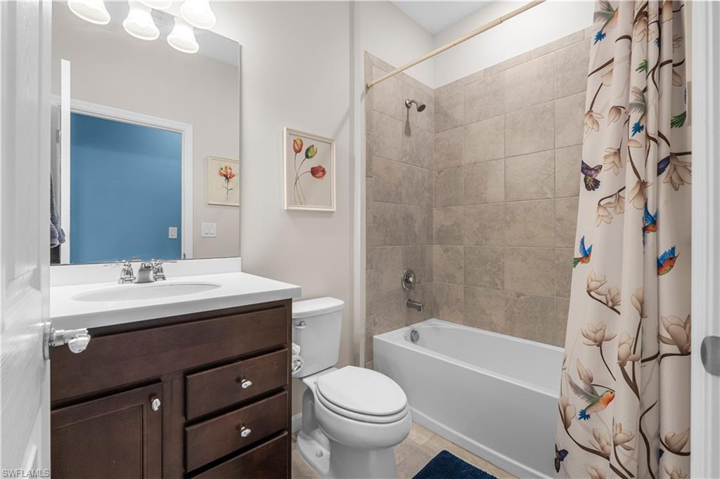 HAMPTON LAKES - Residential