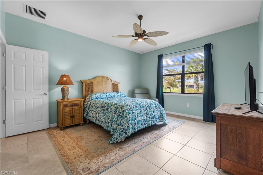 HAMPTON LAKES - Residential