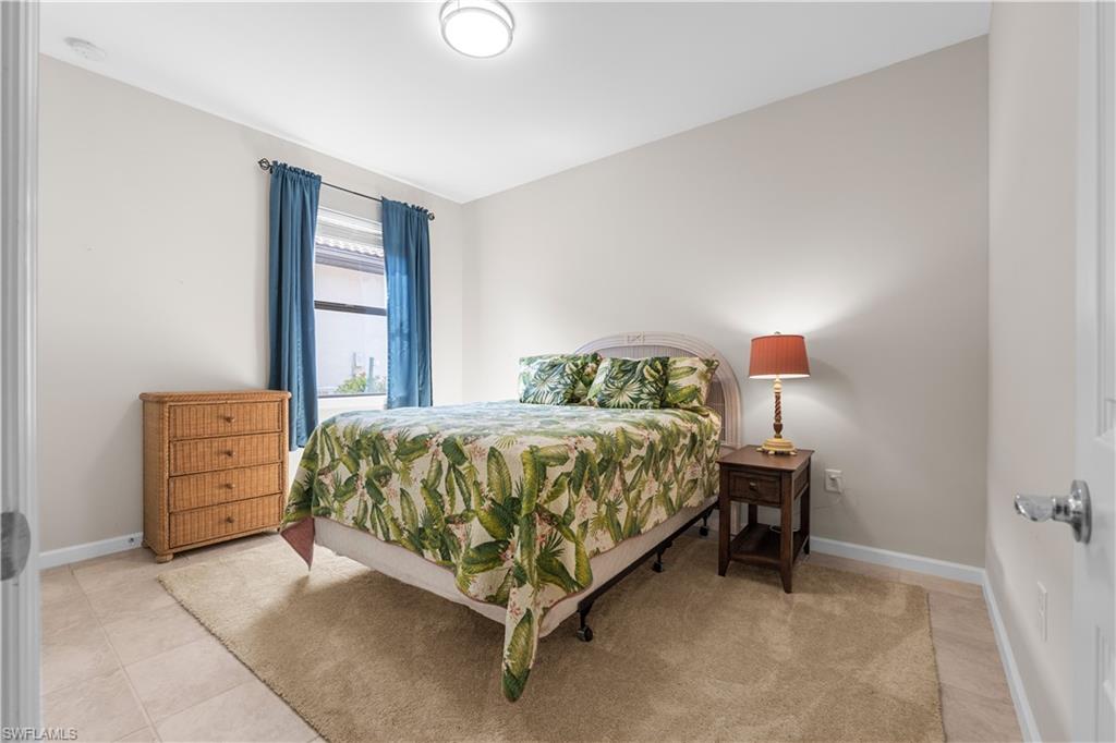 HAMPTON LAKES - Residential