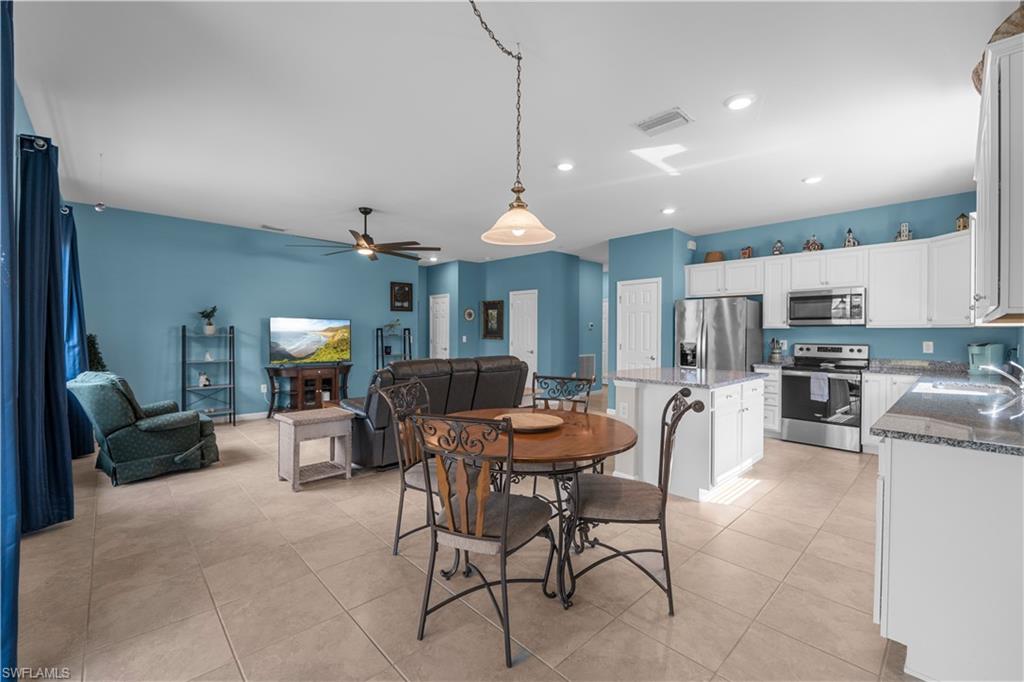 HAMPTON LAKES - Residential