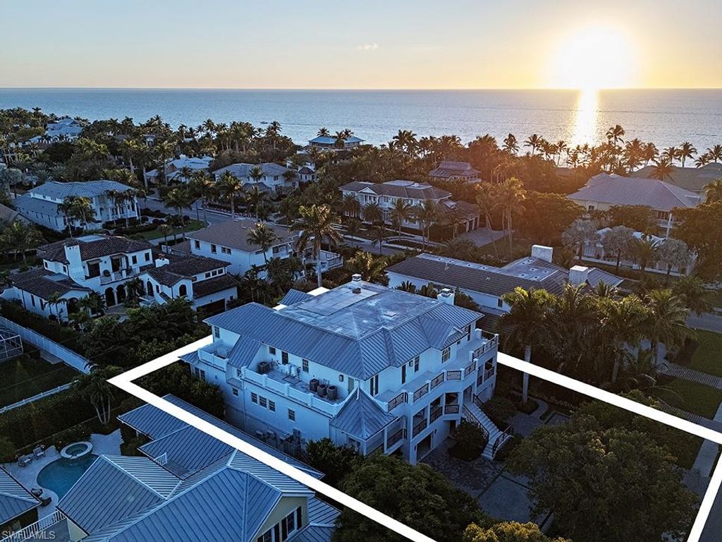 Photo of 140 3rd AVE S, NAPLES, FL 34102 (MLS # 226002046)