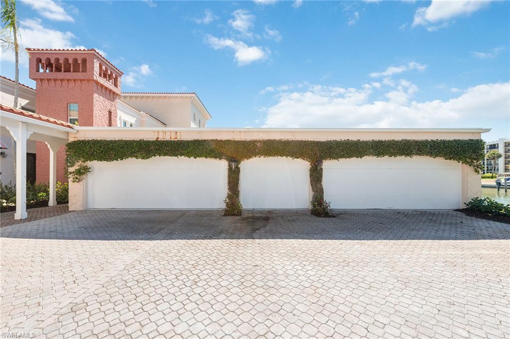 VENETIAN VILLAS - Residential