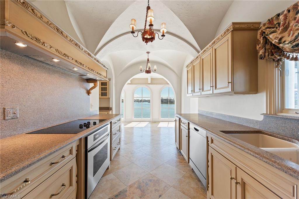 VENETIAN VILLAS - Residential