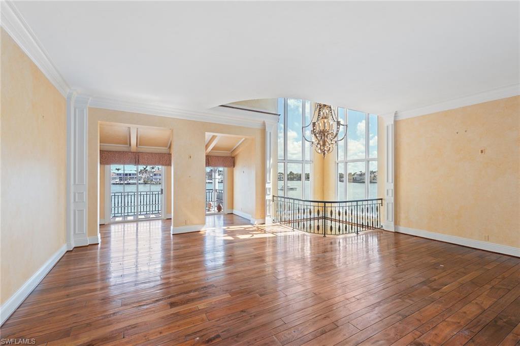 VENETIAN VILLAS - Residential