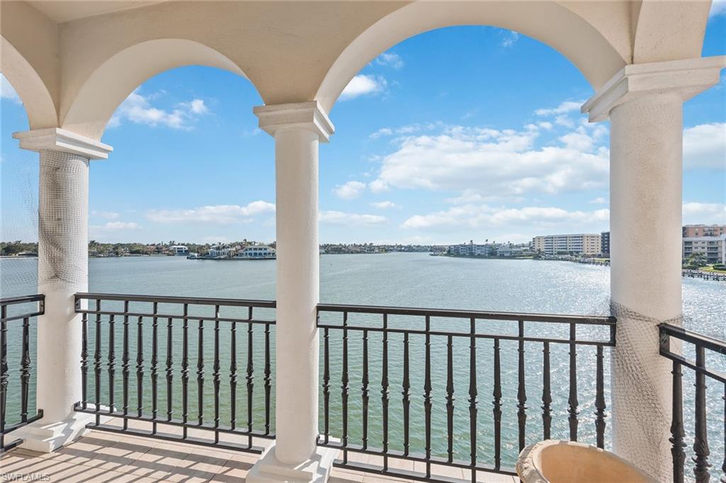 VENETIAN VILLAS - Residential