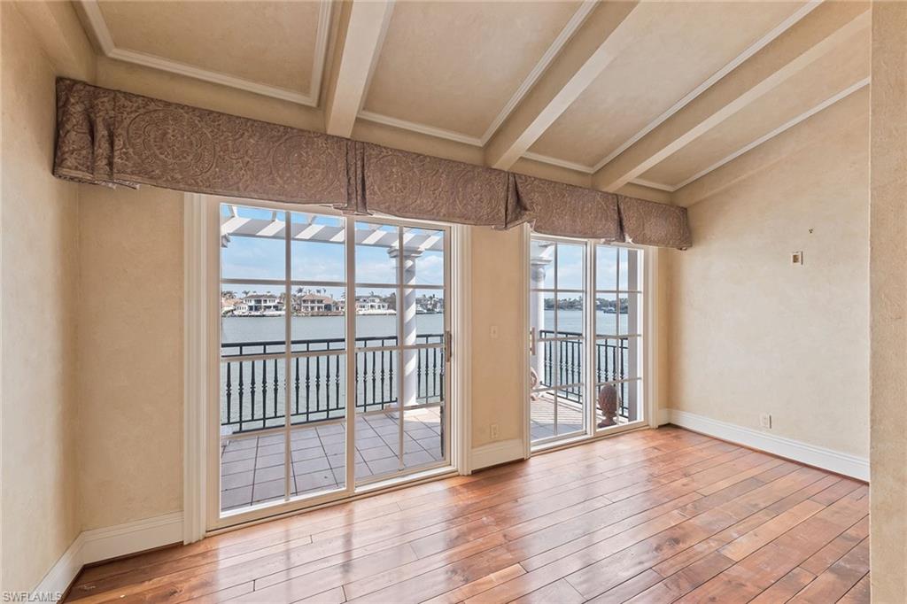 VENETIAN VILLAS - Residential