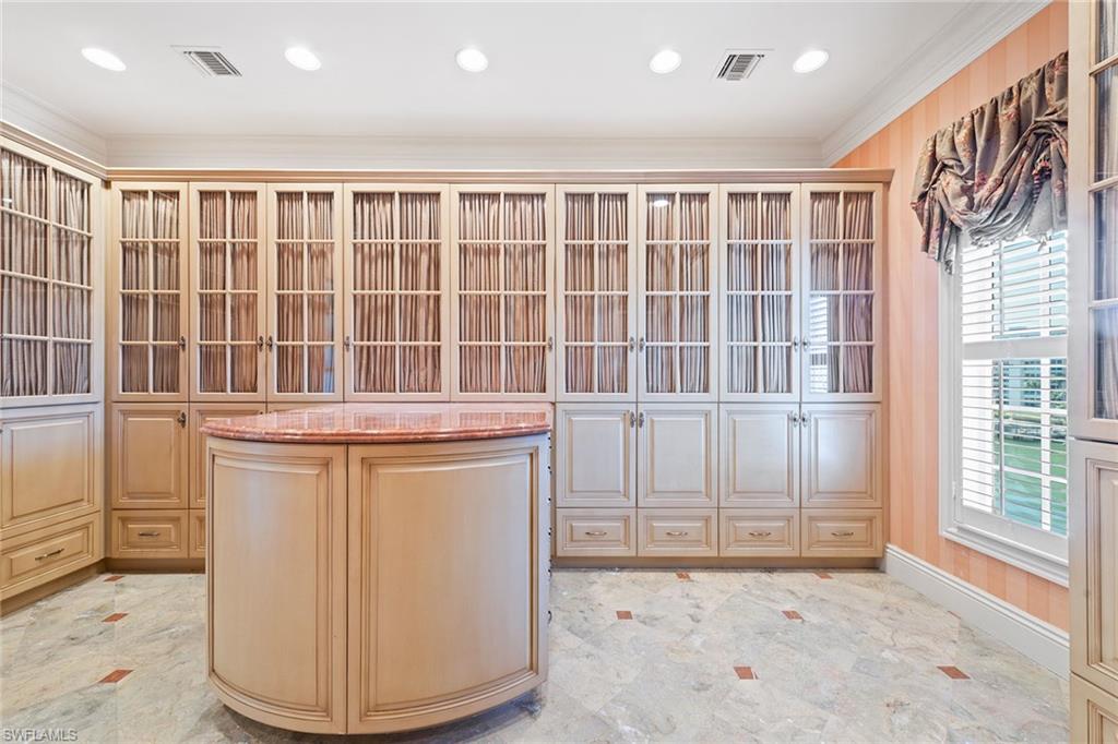 VENETIAN VILLAS - Residential