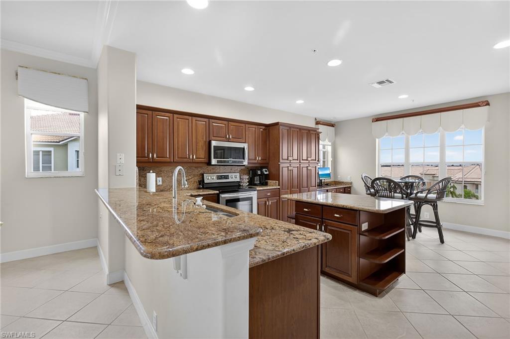 SUTTON WALK - Residential