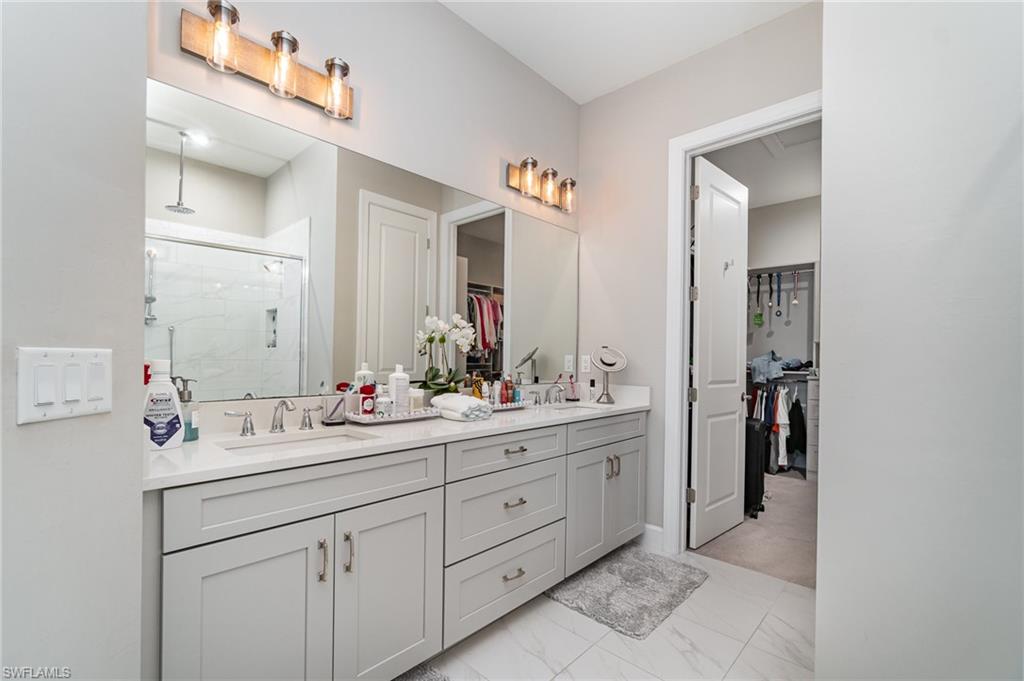 ESPLANADE - Residential Lease