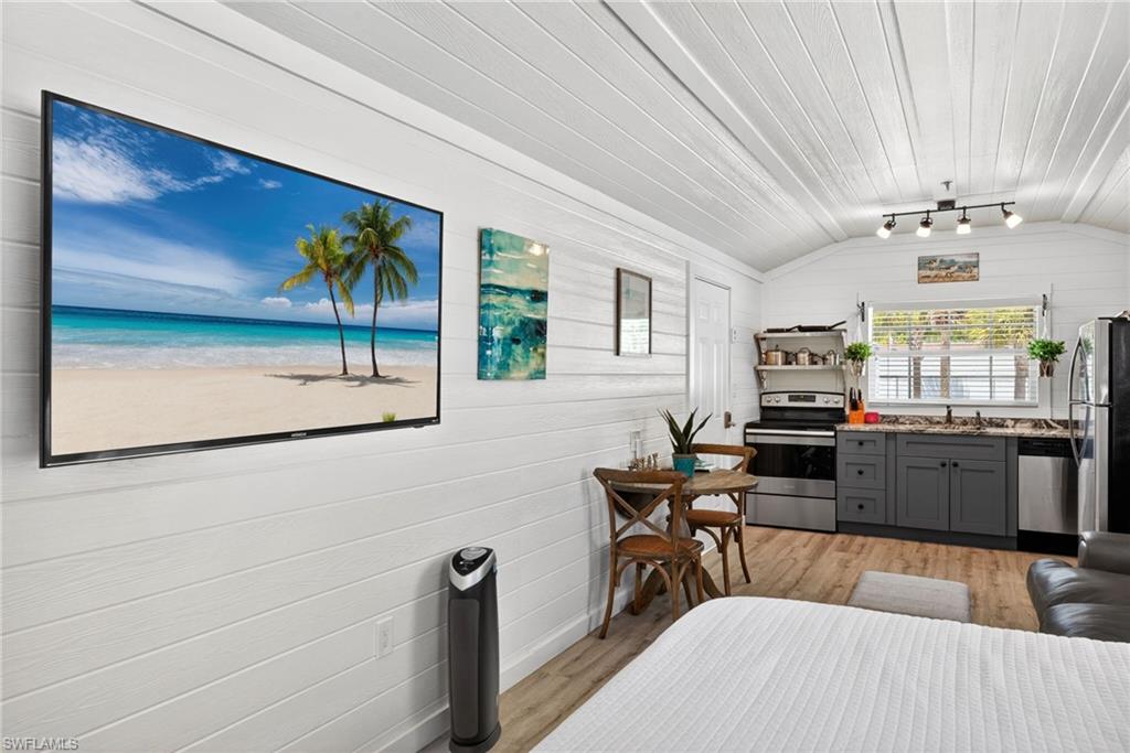 PINE ISLAND CENTER - Residential