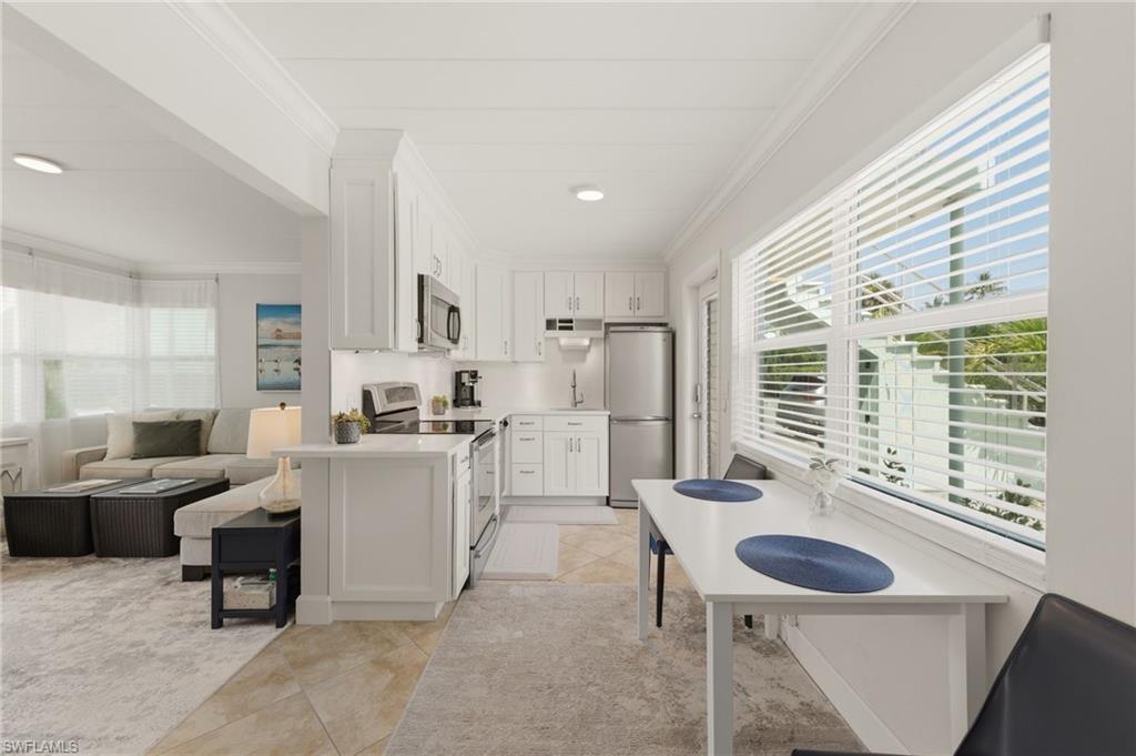 275 8th AVE S 275