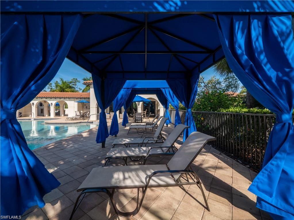 CARRIAGE HOMES AT LIVINGSTON LAKES - Residential