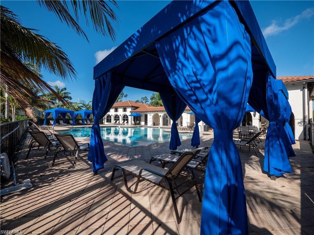 CARRIAGE HOMES AT LIVINGSTON LAKES - Residential