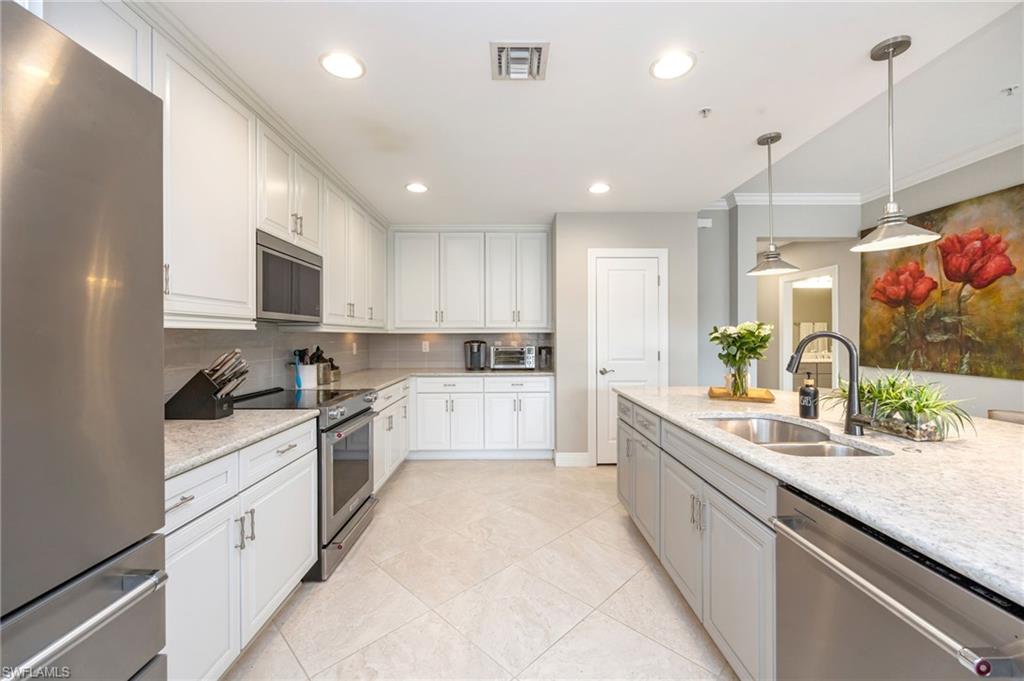 CARRIAGE HOMES AT LIVINGSTON LAKES - Residential