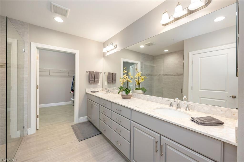 CARRIAGE HOMES AT LIVINGSTON LAKES - Residential