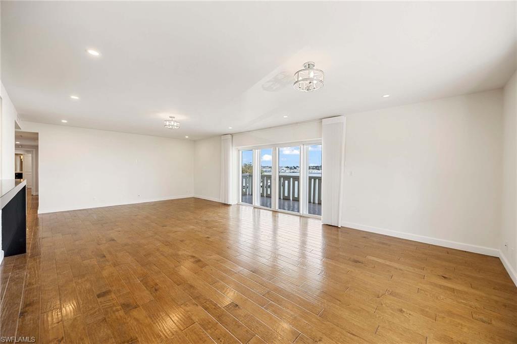 BAY TERRACE - Residential