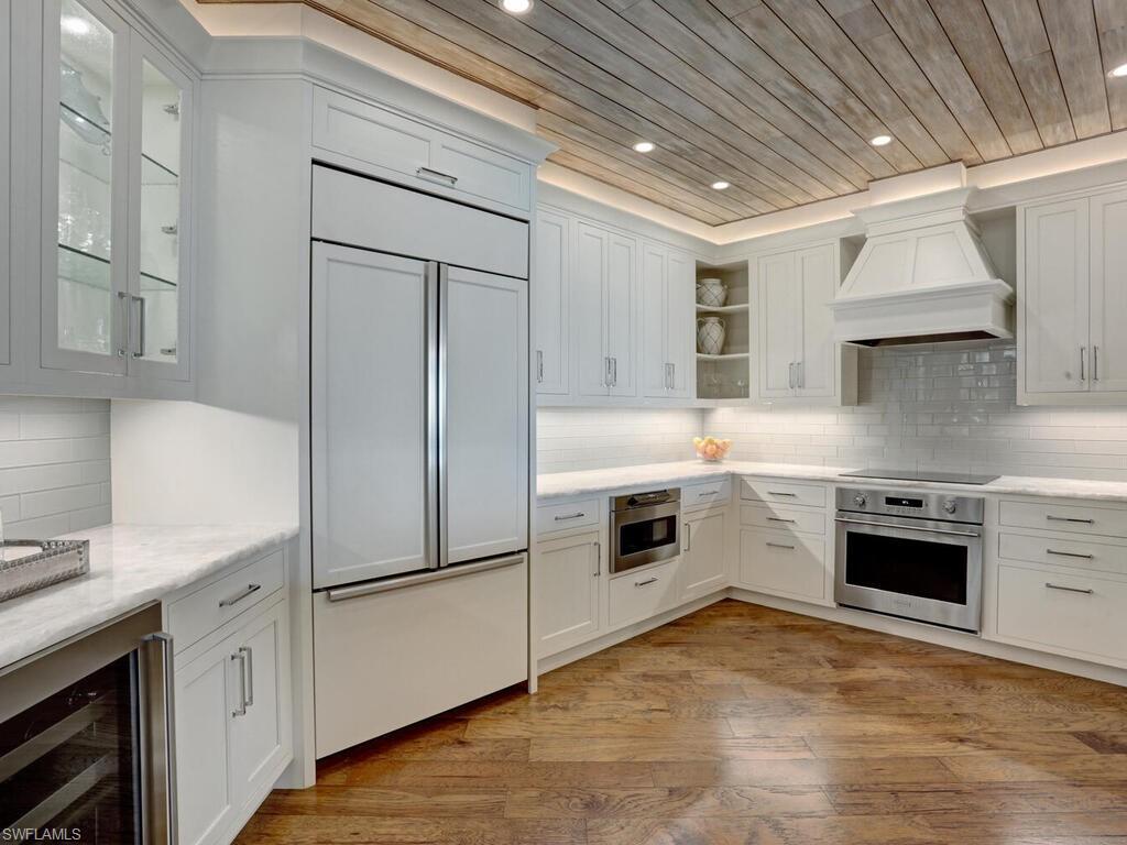 BAYPOINTE AT NAPLES CAY - Residential