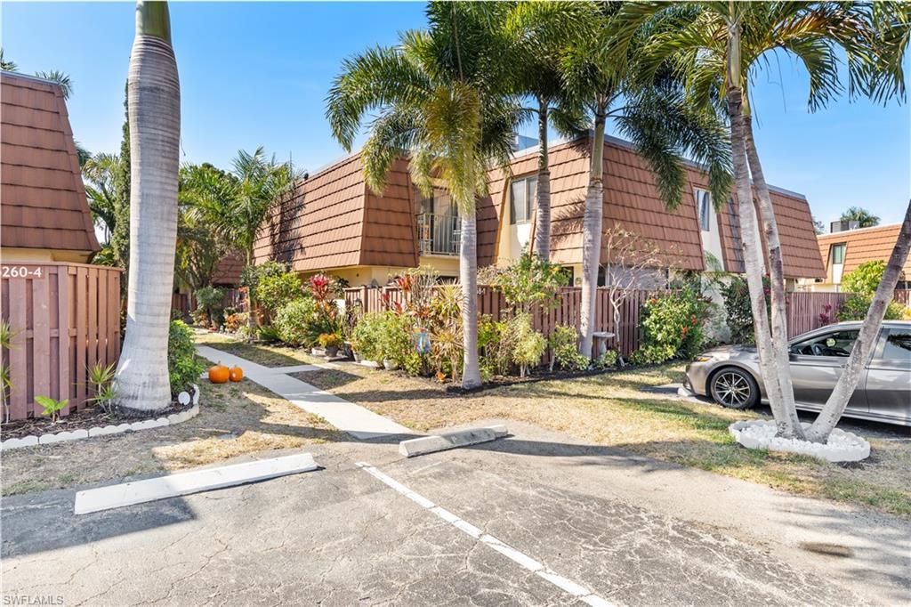 VILLAGE OF CEDARBEND - Residential