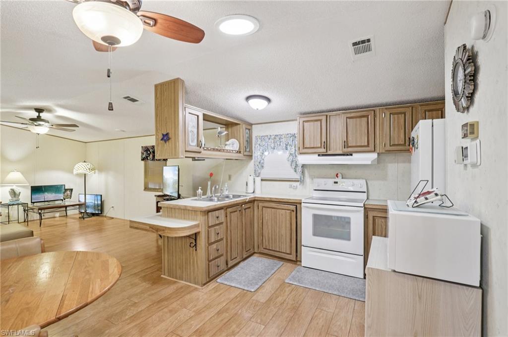 CRYSTAL LAKES - Residential