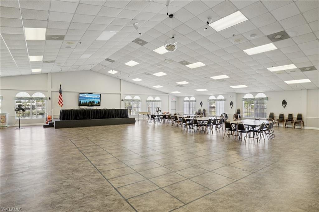 CRYSTAL LAKES - Residential