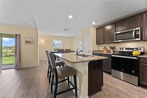 250 Lisette ST FORT MYERS FL 33913