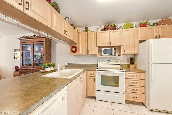 GREENWOOD VILLAGE AT KINGS LAKE - Residential